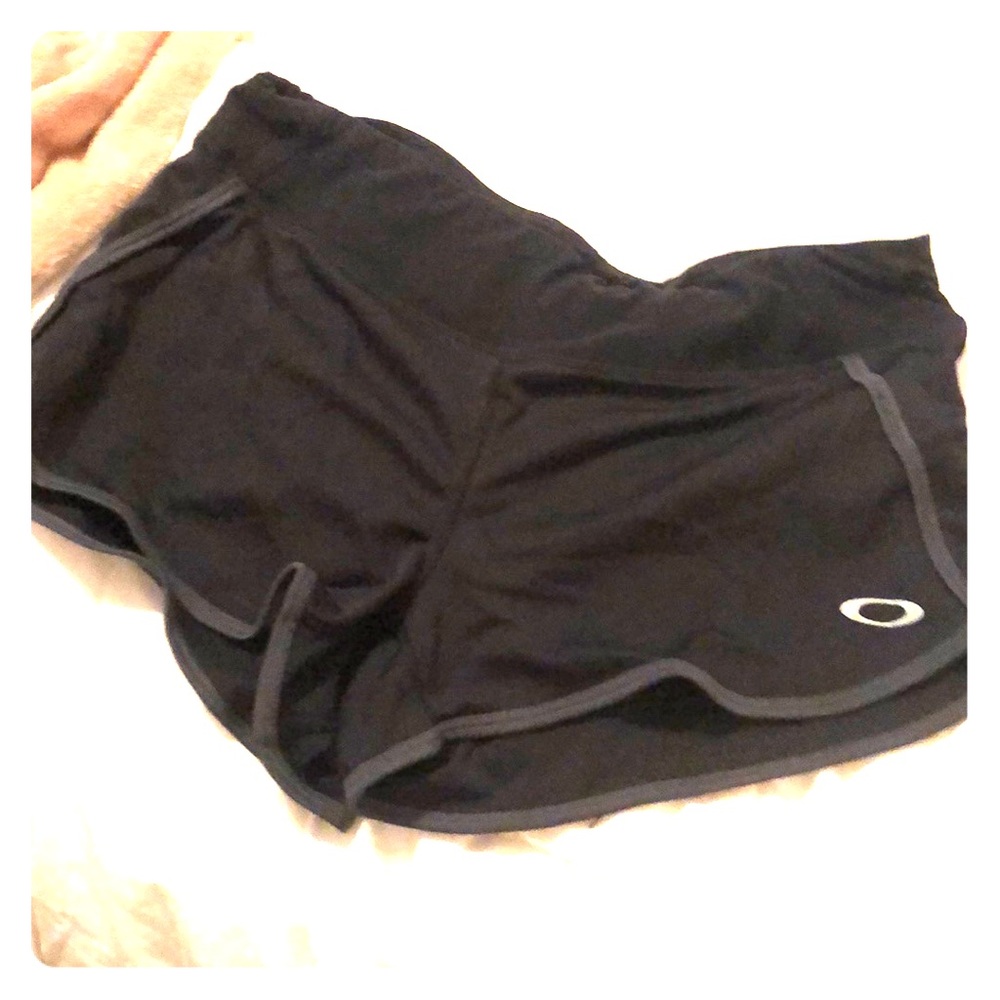 WOMENS ATHLETIC SHORTS •